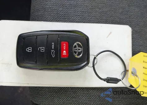 2025 Toyota Camry Le z USA, uszkodzony, nr VIN 4T1DAACK8SU033773